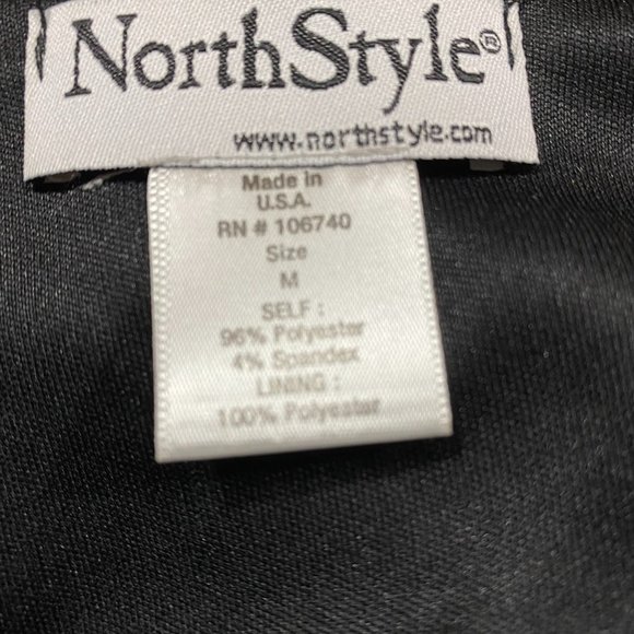 Adorable flirty summer blouse. - Picture 4 of 4